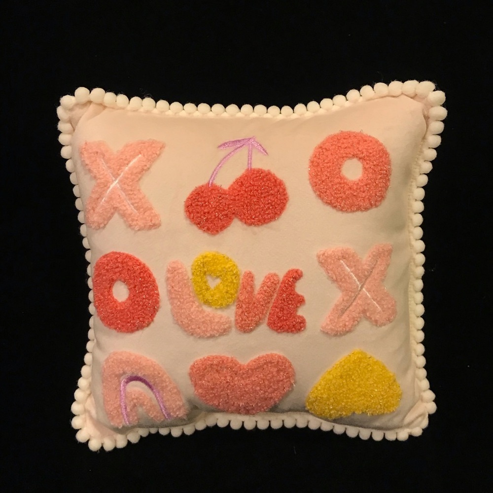 Small XO Square Valentine's Day Pillow - Spritz Target 2025 - Picture 4 of 4